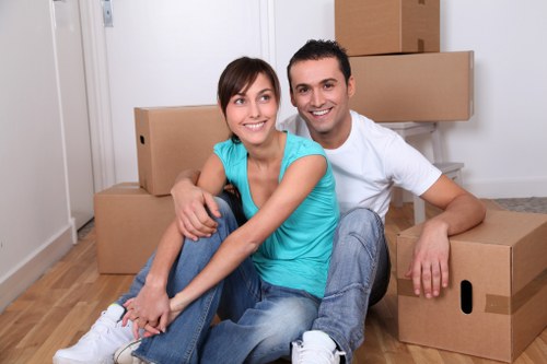 Packing and transporting household belongings in Clapham